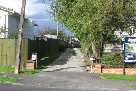 Photo of property in 2/2b Matipo Road, Te Atatu Peninsula, Auckland, 0610