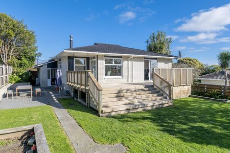 Photo of property in 17 Ruru Street, Waikanae, 5036