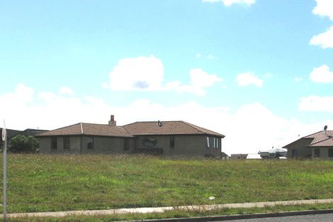 Photo of property in 56 Harbour View Road, Te Atatu Peninsula, Auckland, 0610