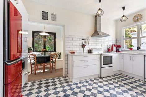 Photo of property in 51 Jackson Street, Island Bay, Wellington, 6023