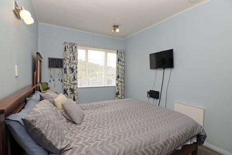 Photo of property in 4 Leveson Street, Strathmore Park, Wellington, 6022