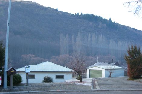 Photo of property in 24 Daveys Place, Arrowtown, 9302