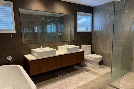 Photo of property in 79 Pupuke Road, Northcote, Auckland, 0627