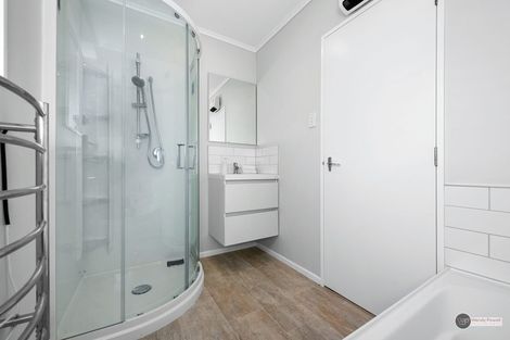 Photo of property in 6 Omaha Grove, Totara Park, Upper Hutt, 5018