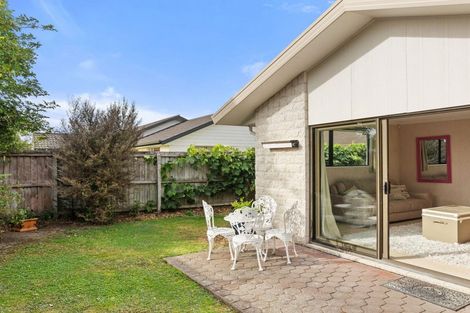 Photo of property in 2/116 Reynolds Avenue, Bishopdale, Christchurch, 8053