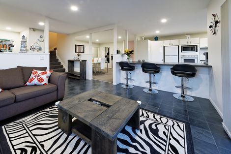 Photo of property in 11a Avonleigh Road, Green Bay, Auckland, 0604