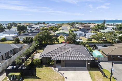 Photo of property in 10 Butterworth Crescent, Papamoa Beach, Papamoa, 3118