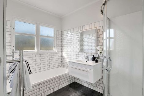 Photo of property in 33 Burns Street, Tawhero, Whanganui, 4501