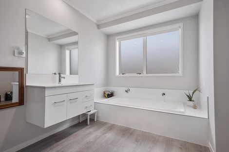 Photo of property in 8 Mary Place, Pyes Pa, Tauranga, 3112