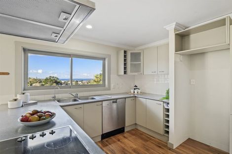 Photo of property in 10 Robin Lane, Browns Bay, Auckland, 0630