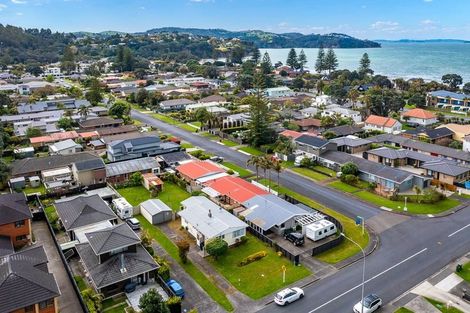 Photo of property in 11 West Hoe Road, Orewa, 0931