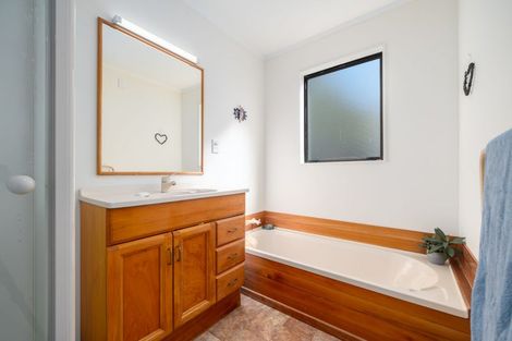 Photo of property in 36 Albatross Close, Whitby, Porirua, 5024