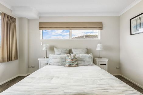 Photo of property in 8 Andy Crescent, Flat Bush, Auckland, 2016