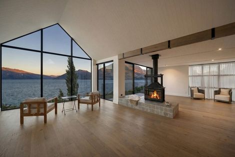 Photo of property in 66 Cedar Drive, Kelvin Heights, Queenstown, 9300