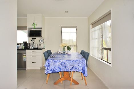 Photo of property in 25 Jay Court, Botany Downs, Auckland, 2010