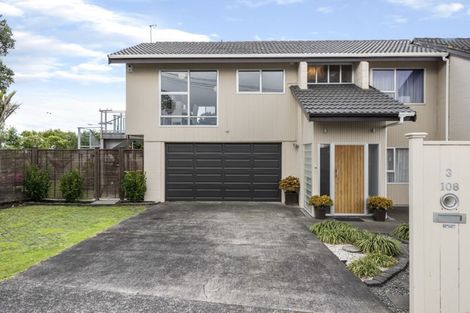 Photo of property in 3/108 East Coast Road, Forrest Hill, Auckland, 0620