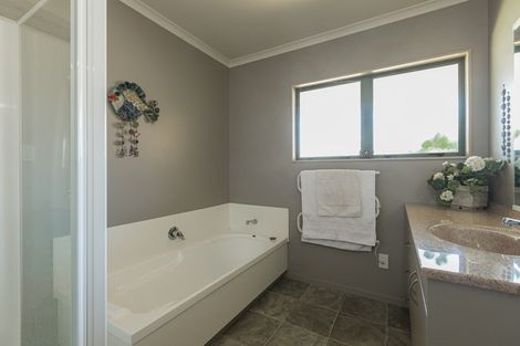 Photo of property in 7 Belgrove Drive, Waipukurau, 4200