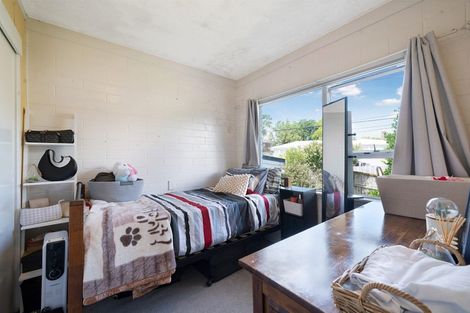 Photo of property in 3 Hillary Heights Avenue, Glendene, Auckland, 0602