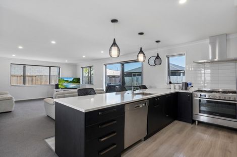 Photo of property in 5 Livingstone Drive, Papamoa Beach, Papamoa, 3118