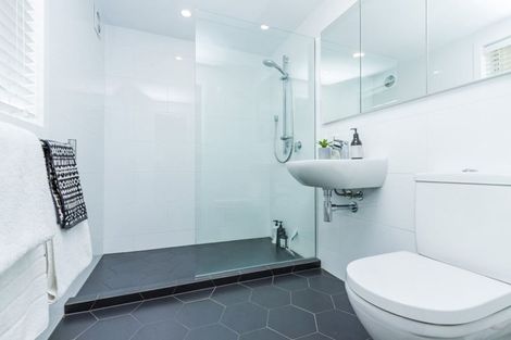 Photo of property in 25 Regent Street, Devonport, Auckland, 0624