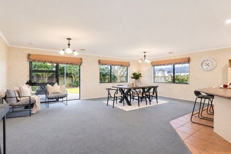 Photo of property in 1 Roderick Place, Rototuna, Hamilton, 3210