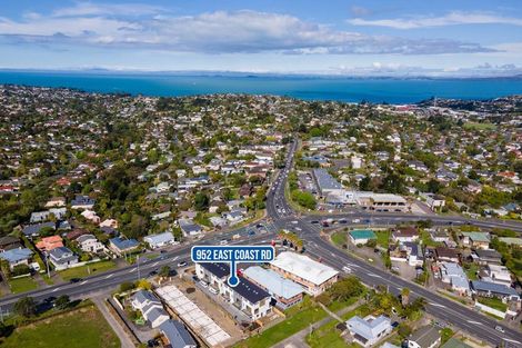 Photo of property in 952b East Coast Road, Northcross, Auckland, 0632