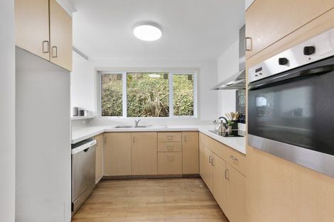 Photo of property in 9 Lomond Street, Newlands, Wellington, 6037