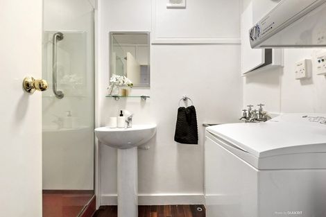 Photo of property in Newman Court Apartments, 2 Newman Terrace, Thorndon, Wellington, 6011