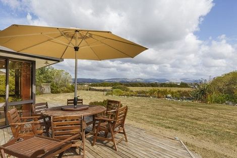 Photo of property in 515 Roberts Line, Kelvin Grove, Palmerston North, 4470