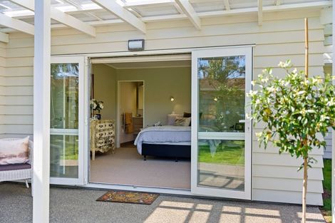 Photo of property in 16 Sunny Glen, Waikanae, 5036