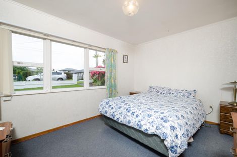 Photo of property in 38 Woodside Road, Massey, Auckland, 0614