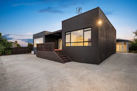 Photo of property in 188 Waimumu Road, Massey, Auckland, 0614