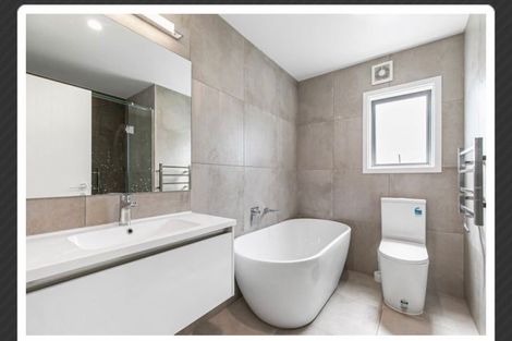 Photo of property in 8 Waihanga Way, Bucklands Beach, Auckland, 2014