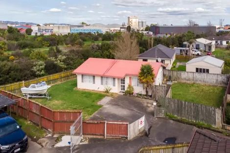 Photo of property in 28 Trimdon Street, Randwick Park, Auckland, 2105