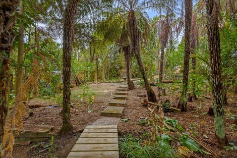 Photo of property in 27 Hebron Road, Waiake, Auckland, 0630