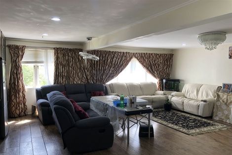 Photo of property in 21 Dundale Avenue, Blockhouse Bay, Auckland, 0600