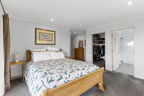 Photo of property in 29 Johnstone Drive, Fitzherbert, Palmerston North, 4410