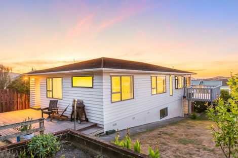 Photo of property in 6 Ettrick Grove, Papakowhai, Porirua, 5024