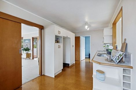 Photo of property in 5 South Pacific Place, Henderson, Auckland, 0612