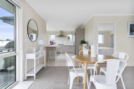 Photo of property in 100 Estuary View, Whangamata, 3620