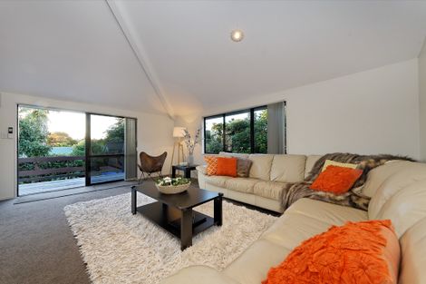 Photo of property in 11a Avonleigh Road, Green Bay, Auckland, 0604