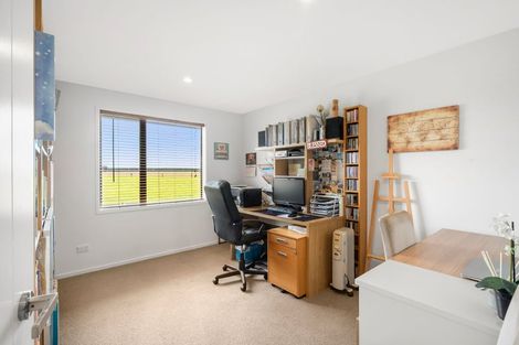 Photo of property in 24 Whitcombe Place, Darfield, 7571