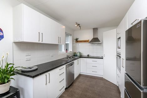 Photo of property in 22 Stuart Place, Blagdon, New Plymouth, 4310