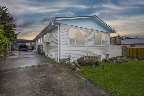 Photo of property in 28 Vista Crescent, Maoribank, Upper Hutt, 5018