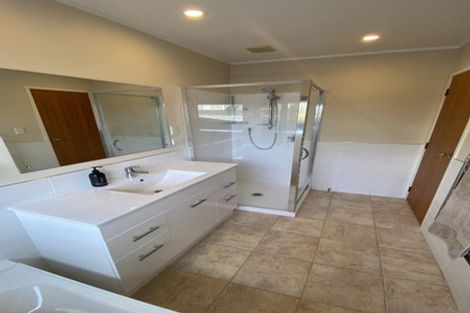 Photo of property in 7 Kadina Place, Botany Downs, Auckland, 2010