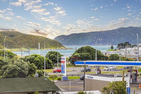 Photo of property in 32 Paremata Crescent, Paremata, Porirua, 5024