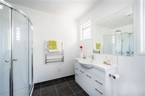 Photo of property in 9 Juniper Road, Sunnynook, Auckland, 0620