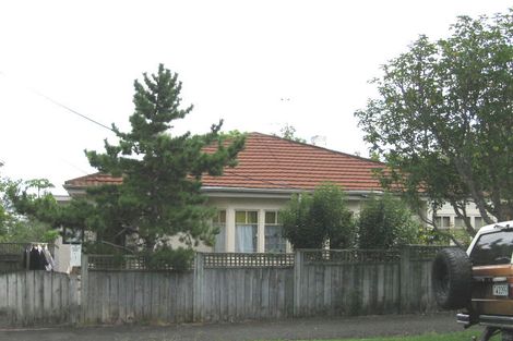 Photo of property in 2/33a Glen Road, Stanley Point, Auckland, 0624