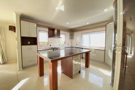 Photo of property in 15 Kaseng Place, East Tamaki Heights, Auckland, 2016