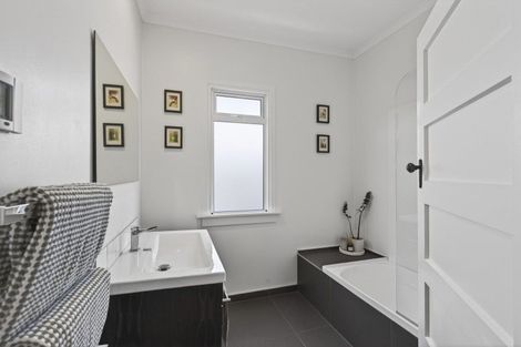 Photo of property in 40 Gaine Street, New Plymouth, 4310